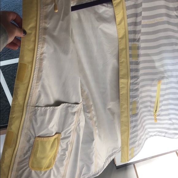 Vineyard Vines Rain Coat - Picture 5 of 8
